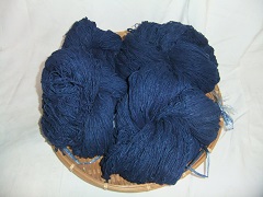 藍染めの手紡ぎ綿糸