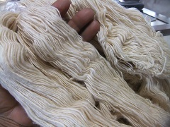 手紡ぎ綿糸の綛を括る